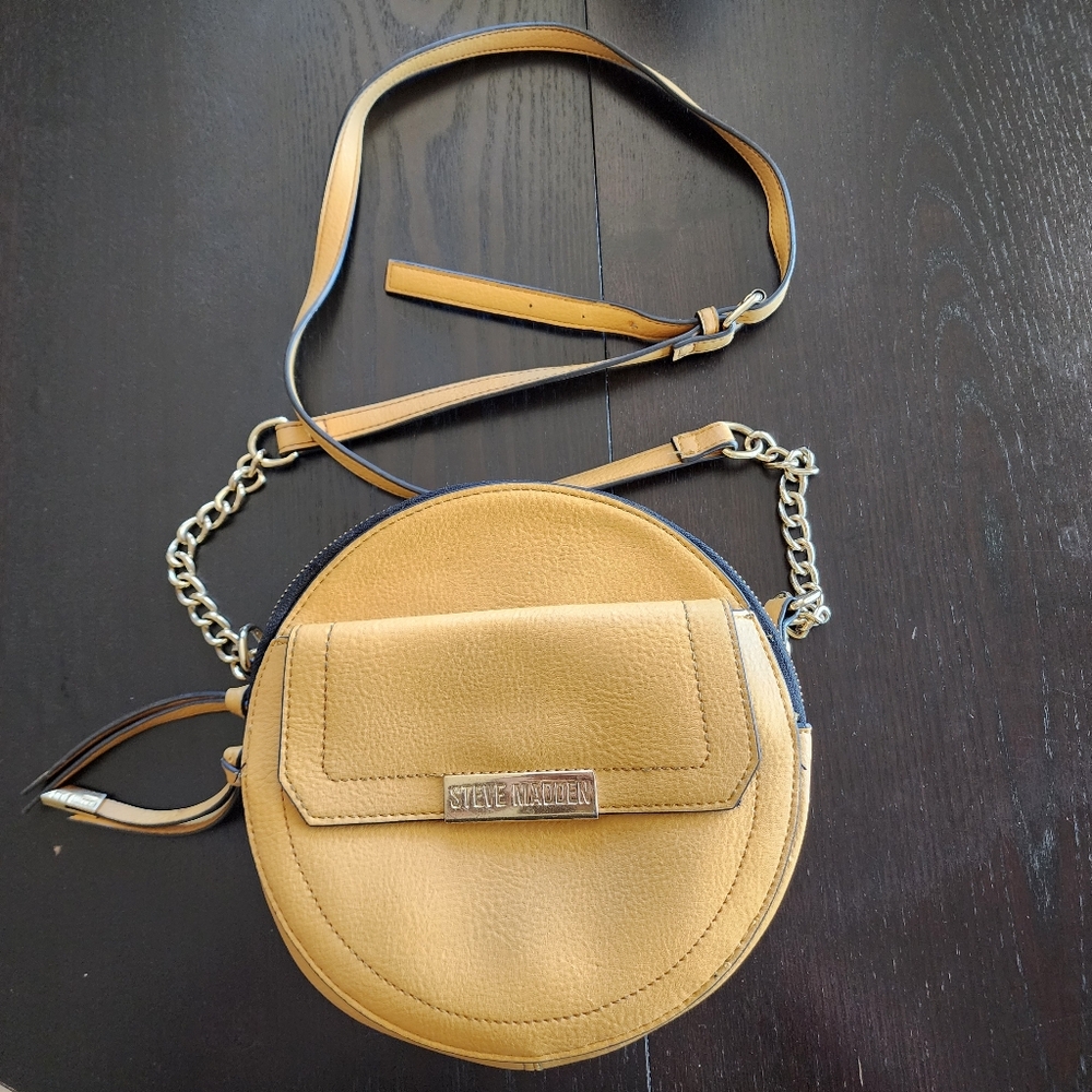 Steve Madden Full Circle Crossbody Handbag Purse Mustard Yellow Sporty Unique